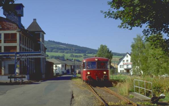 VT 98 auf der ehemaligen Freien Grunder Eisenbahn im Stadtgebiet Neunkirchen
