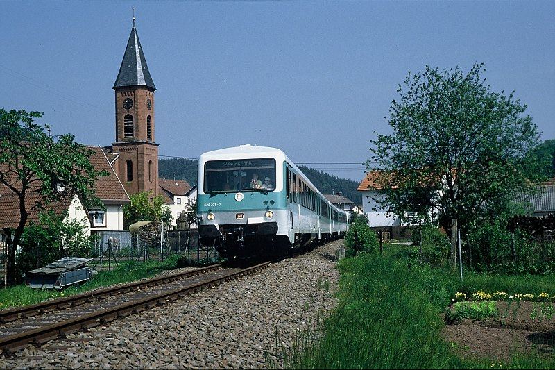 628 263, 628 260 und 628 257 in Hinterweidenthal, Mai 1988